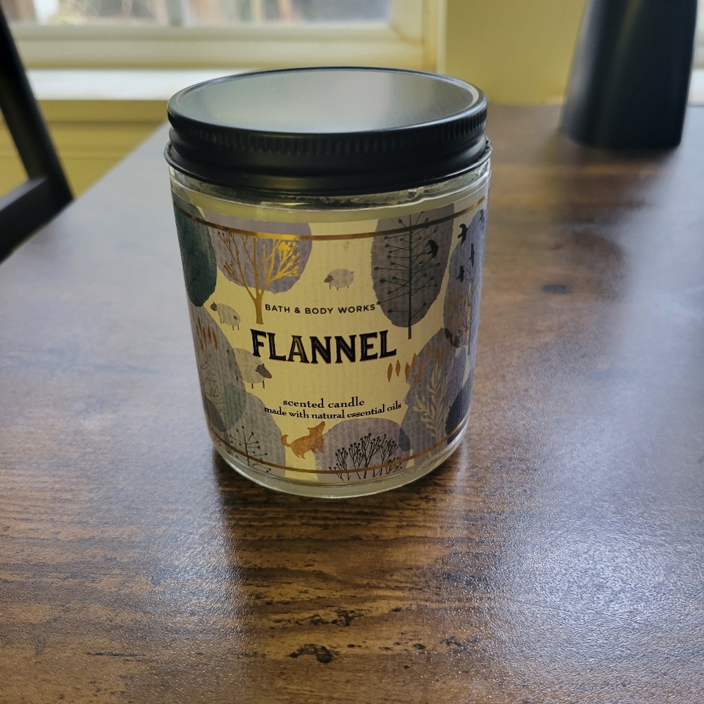Bath and Body Works Single Wick Flannel Candle